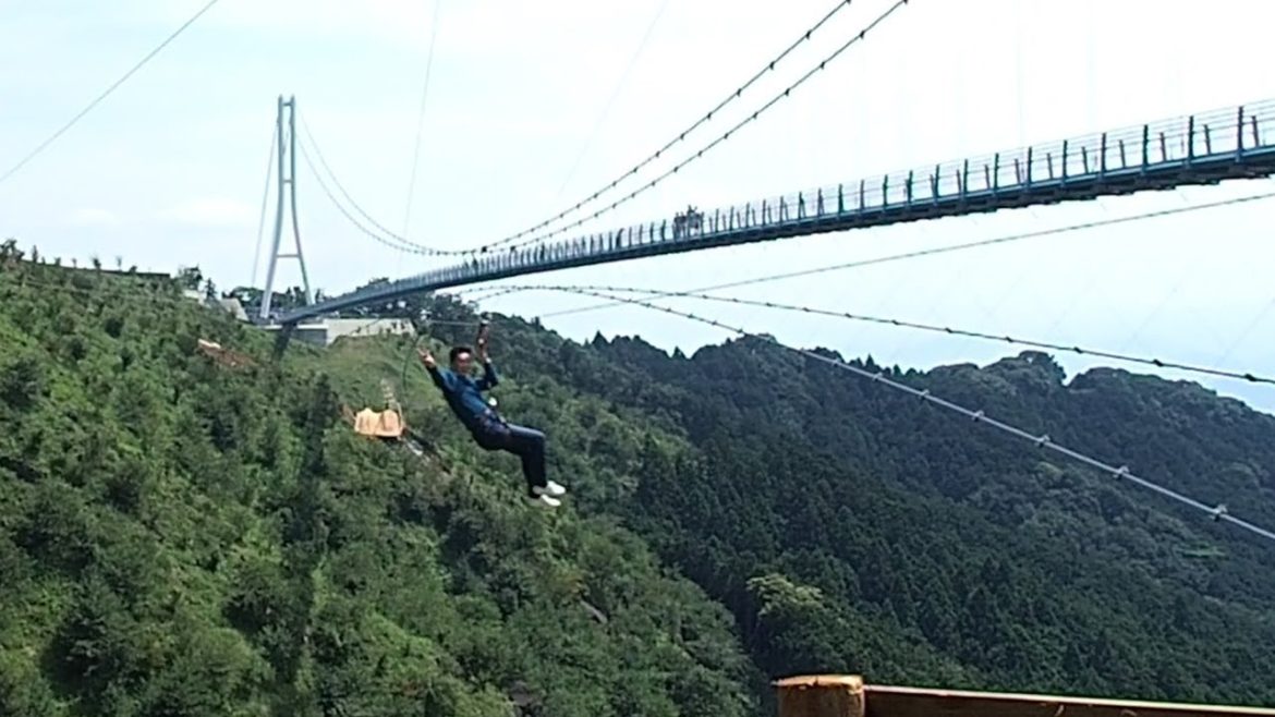 三島スカイウォークにロングジップスライド　静岡県三島市